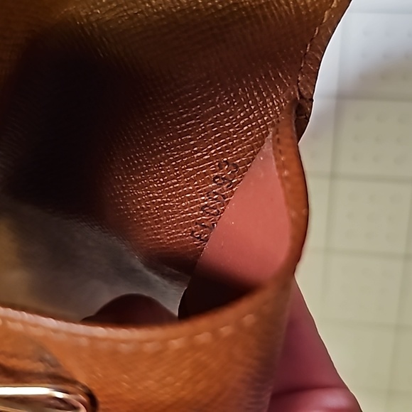 Louis Vuitton Vintage Monogram 4-key Wallet - Picture 10 of 10